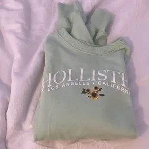 Light green, cropped HOLLISTER sweatshirt with sunflowers